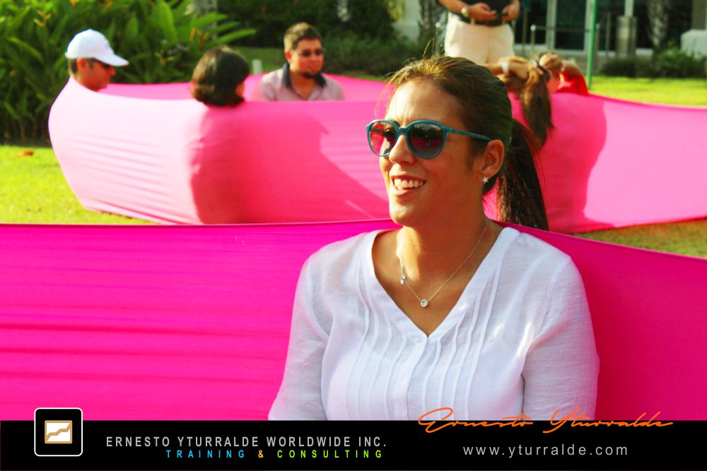 Talleres de Cuerdas Nicaragua Team Building, experiencias outdoor para fortalecer la comunicación y confianza en equipos multiculturales.