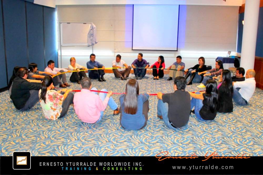 Talleres de Cuerdas Nicaragua, experiencias outdoor para potenciar el trabajo en equipo y la confianza mutua.